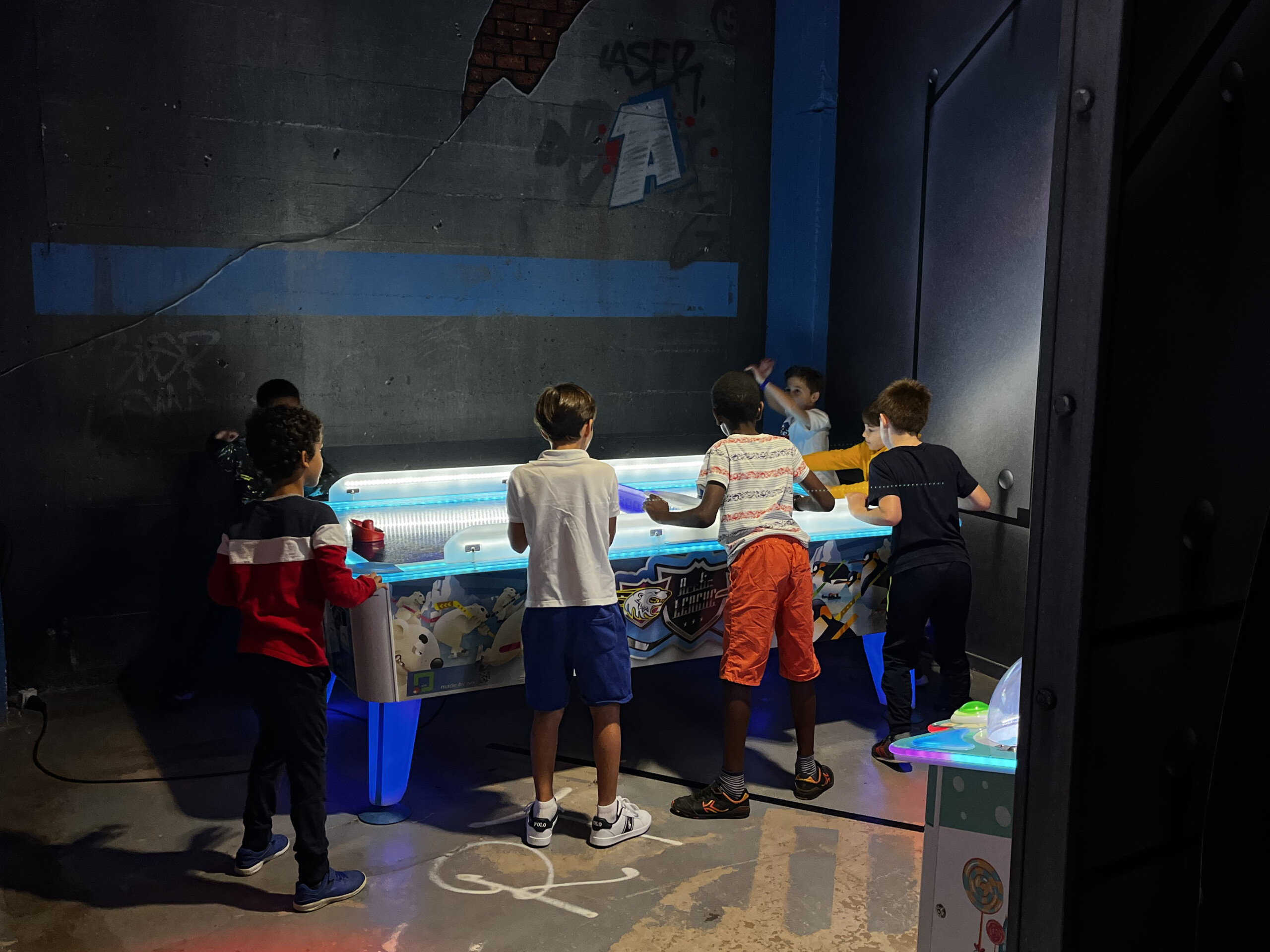 Arcade loisir indoor 92 anniversaire enfant laser game